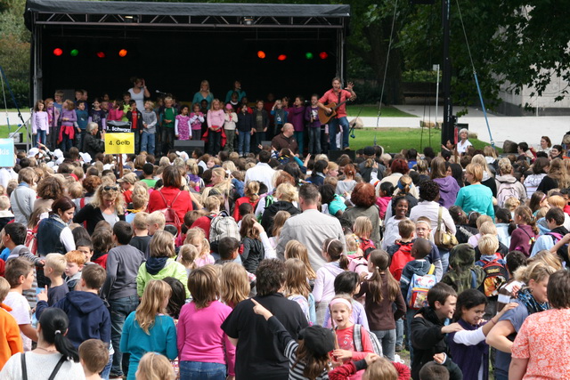 gal/2010/2010 Saitentwist Weltkindertag Burgplatz Essen 20.09.JugendhilfegGmbH Essen/2010 Saitentwist Weltkindertag Burgplatz Jugend Hilfe gGm20.09. 063.jpg